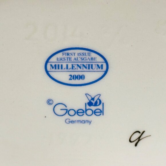 Goebel Hummel #2014 2/0 "Christmas Delivery" First Issue/Milennium 2000 - Picture 10 of 10